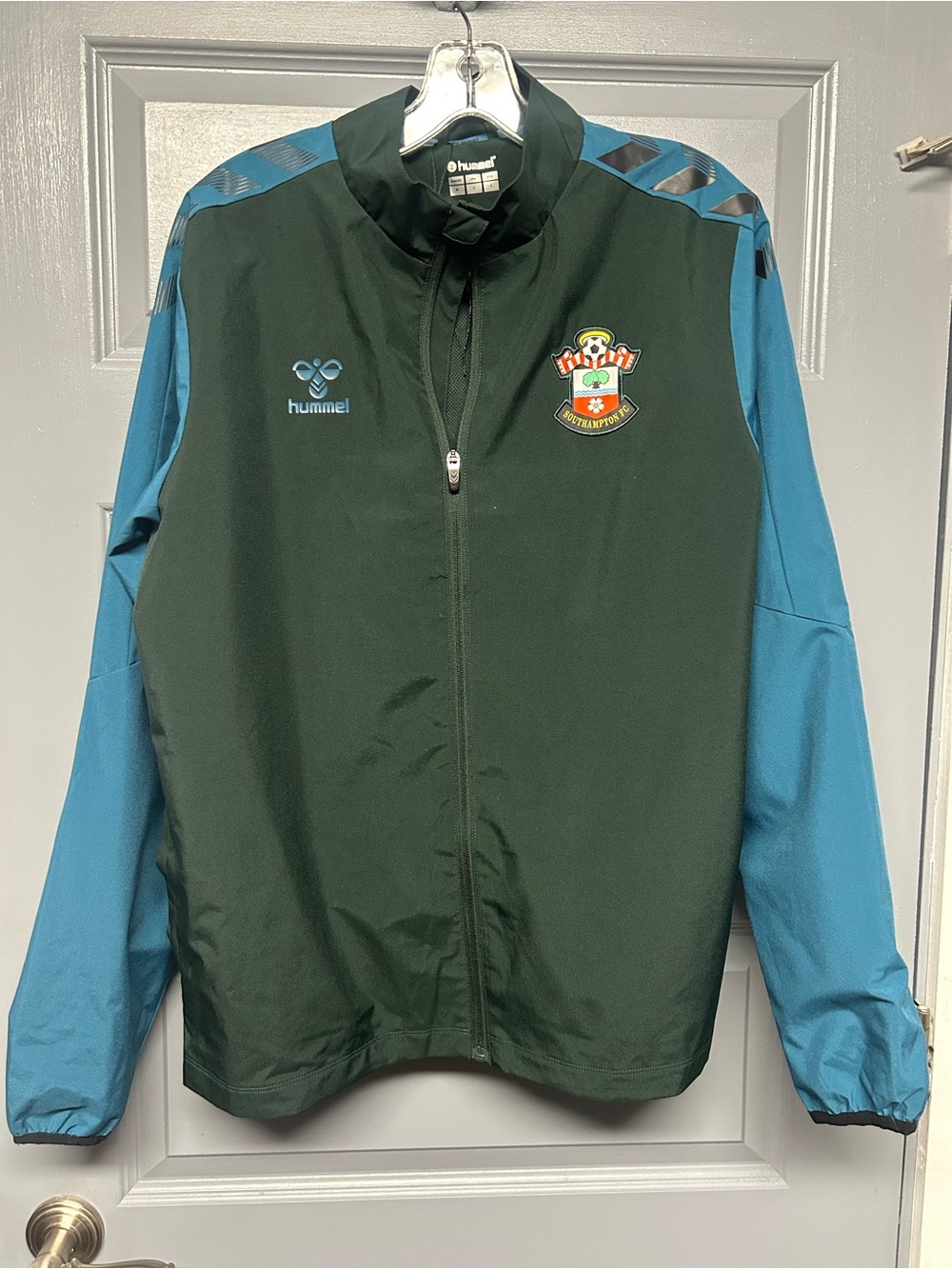 HUMMEL Southampton FC 2021-22 Anthem jacket. New no tags men’s size small